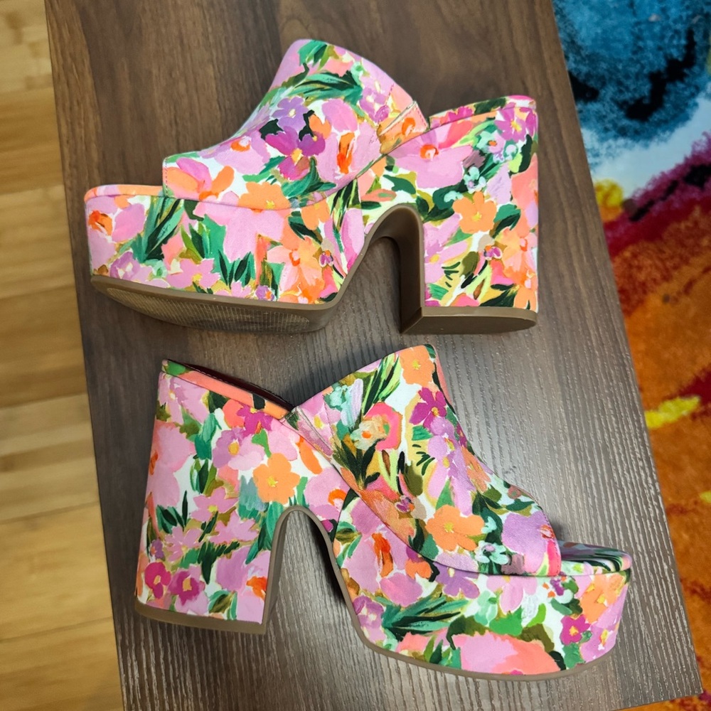 EUC WORN ONCE NINE WEST OLLEY SLIP ON PLATFORM FLORAL SANDALS 7.5